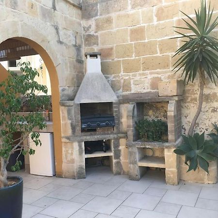 Studio Apartment With Pool In House Of Character. Birkirkara Dış mekan fotoğraf