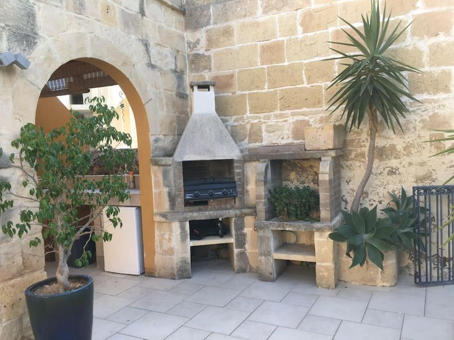 Studio Apartment With Pool In House Of Character. Birkirkara Dış mekan fotoğraf