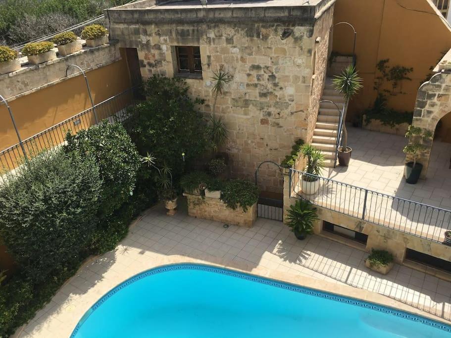 Studio Apartment With Pool In House Of Character. Birkirkara Dış mekan fotoğraf